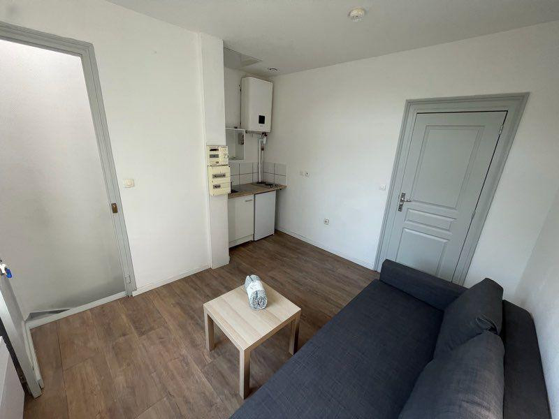 
                                                Location
                                                 Beau studio meublé 18m² au calme