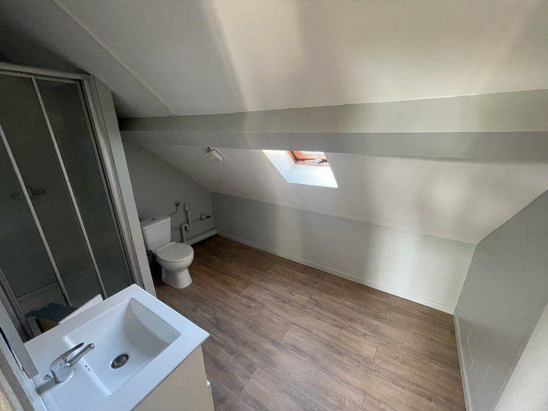 
                                                Location
                                                 Beau studio meublé 18m² au calme