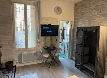 
                                                Location
                                                 Beau studio meublé 18m² bien situé
