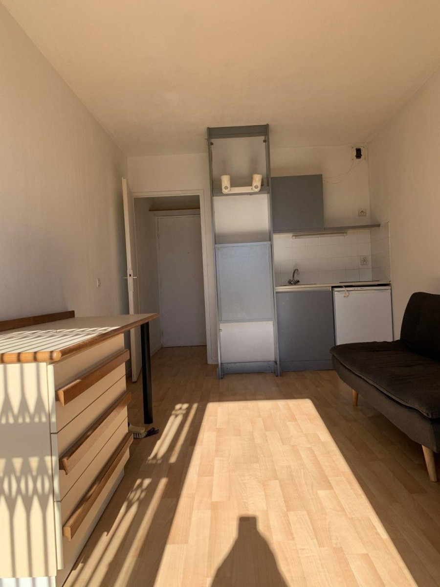 
                                                Location
                                                 Beau studio meublé 18m² en résidence étudiante
