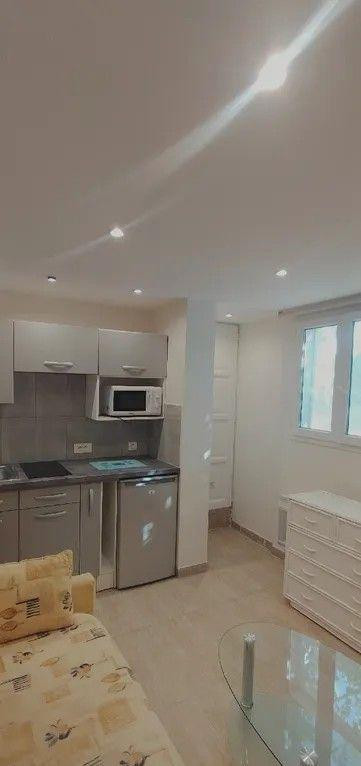 
                                                Location
                                                 Beau studio meublé 18m² (étudiant.e) très calme
