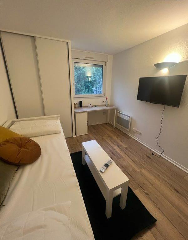 
                                                Location
                                                 Beau studio meublé 18m² lumineux et sans vis-à-vis