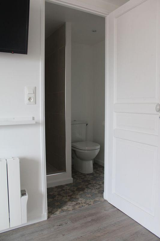 
                                                Location
                                                 Beau studio meublé 18m² + place de parking