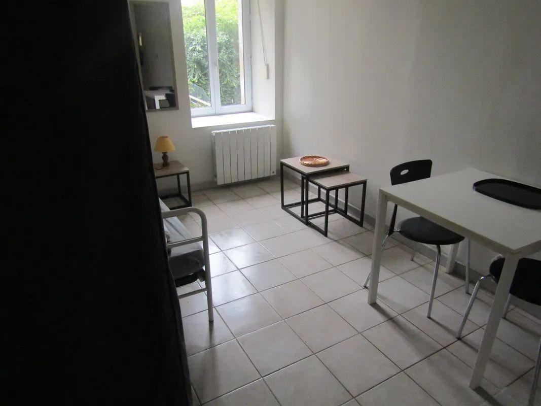 
                                                Location
                                                 Beau studio meublé 18m² Place des Vosges