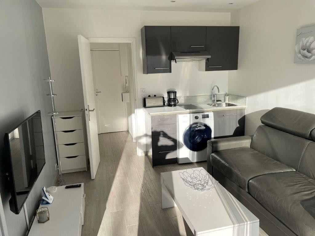 
                                                Location
                                                 Beau studio meublé 18m² proche métro Jaurès