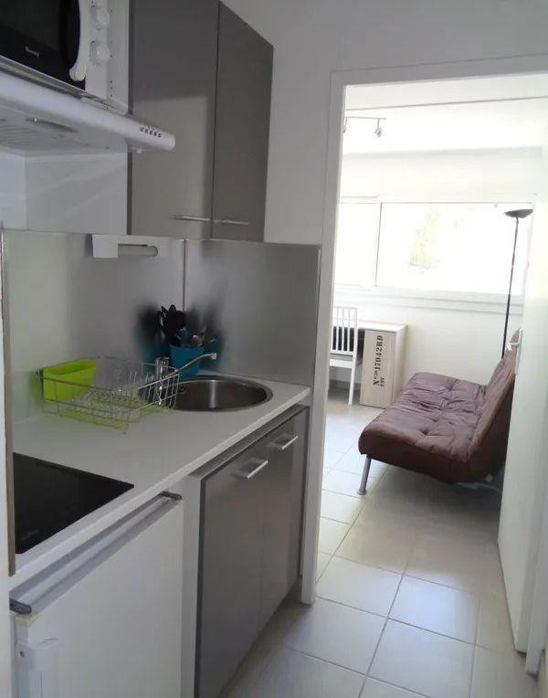 
                                                Location
                                                 Beau studio meublé 18m²  refait à neuf