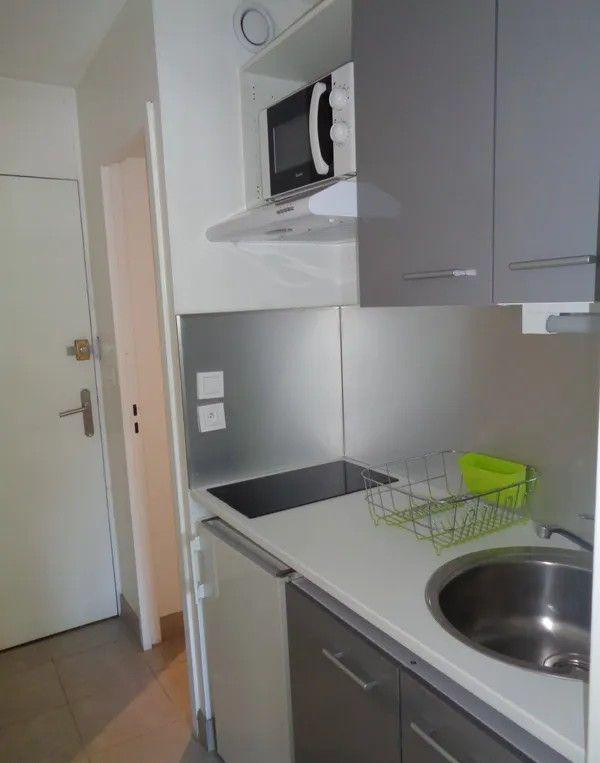
                                                Location
                                                 Beau studio meublé 18m²  refait à neuf