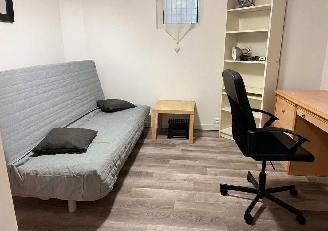 
                                                Location
                                                 Beau studio meublé 18m² rénové