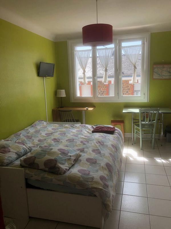 
                                                Location
                                                 Beau studio meublé 18m² toutes charges comprises