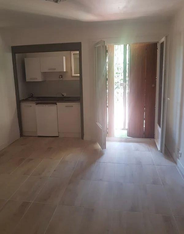 
                                                Location
                                                 Beau studio meublé 19m² avec balcon