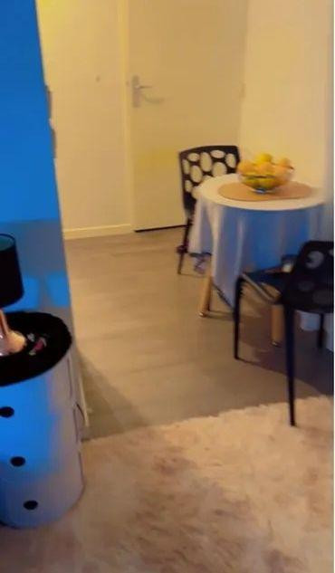 
                                                Location
                                                 Beau studio meublé 19m² dans immeuble rénové