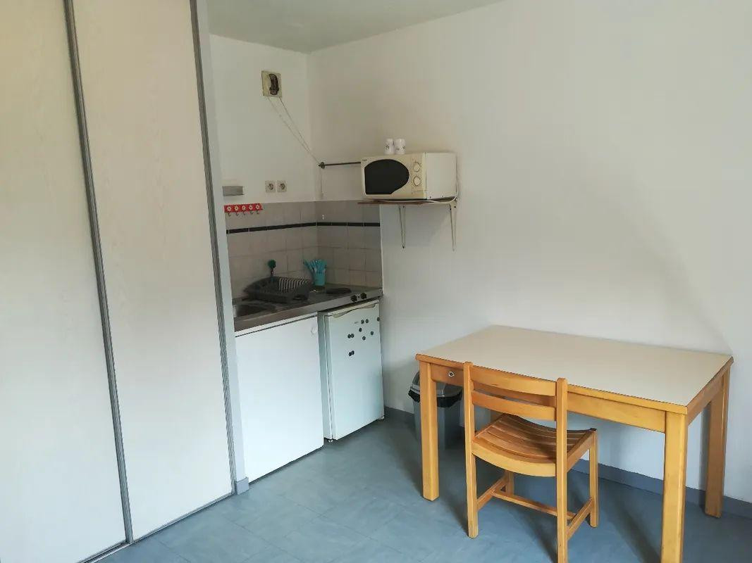 
                                                Location
                                                 Beau studio meublé 19m² dans résidence étudiante