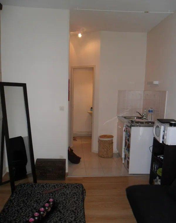 
                                                Location
                                                 Beau studio meublé 19m² entièrement rénové