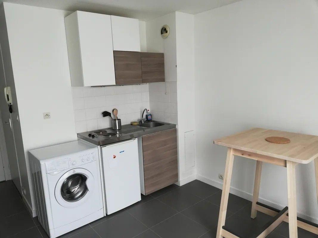 
                                                Location
                                                 Beau studio meublé 19m² ILE DE NANTES