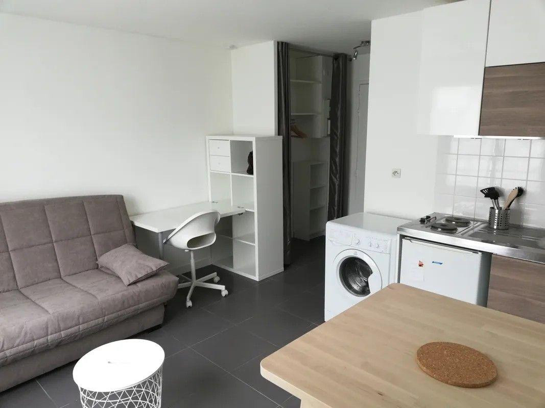 
                                                Location
                                                 Beau studio meublé 19m² ILE DE NANTES