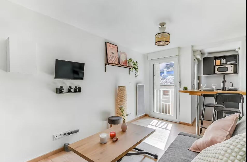 
                                                Location
                                                 Beau studio meublé 19m² Jean Jaurès  Hyper centre