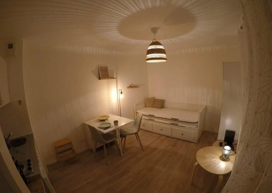 
                                                Location
                                                 Beau studio meublé 19m² proche Gare Sud