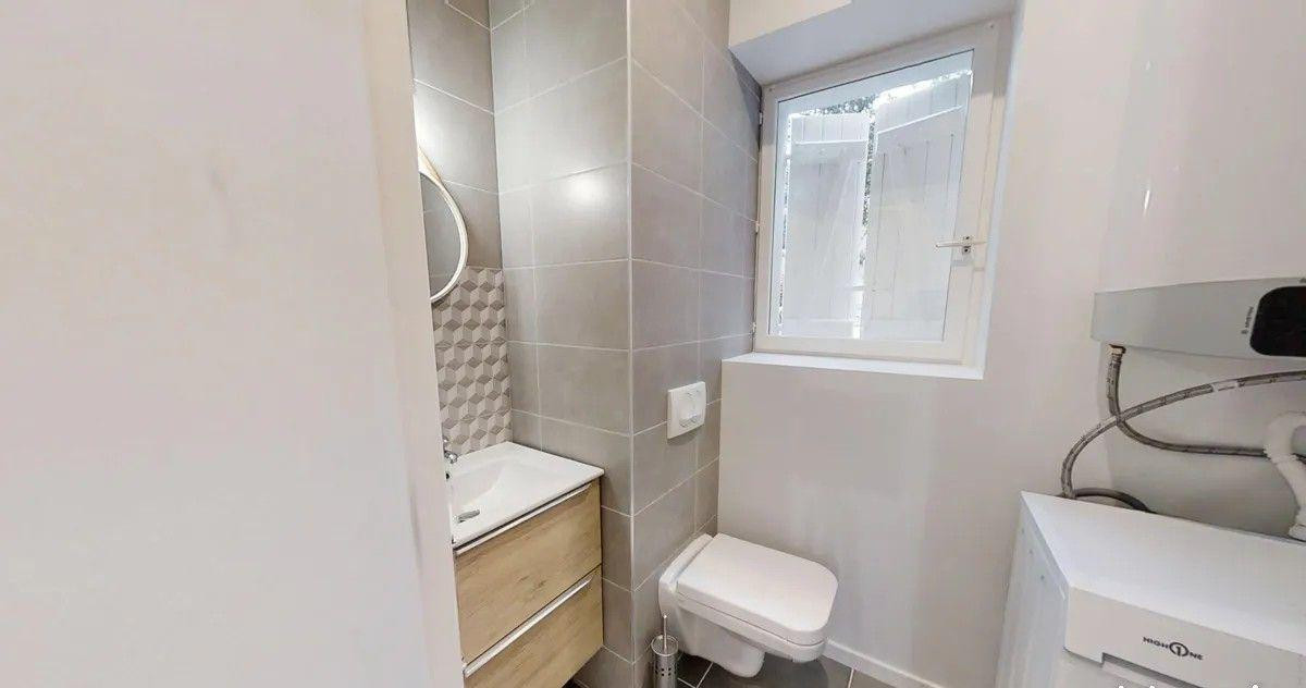 
                                                Location
                                                 Beau studio meublé 19m² récemment rénové