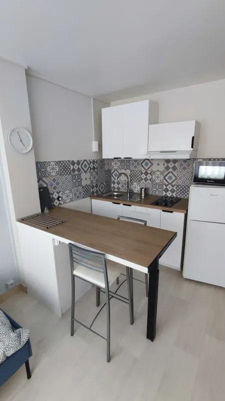 
                                                Location
                                                 Beau studio meublé 19m2 refait à neuf et isolé