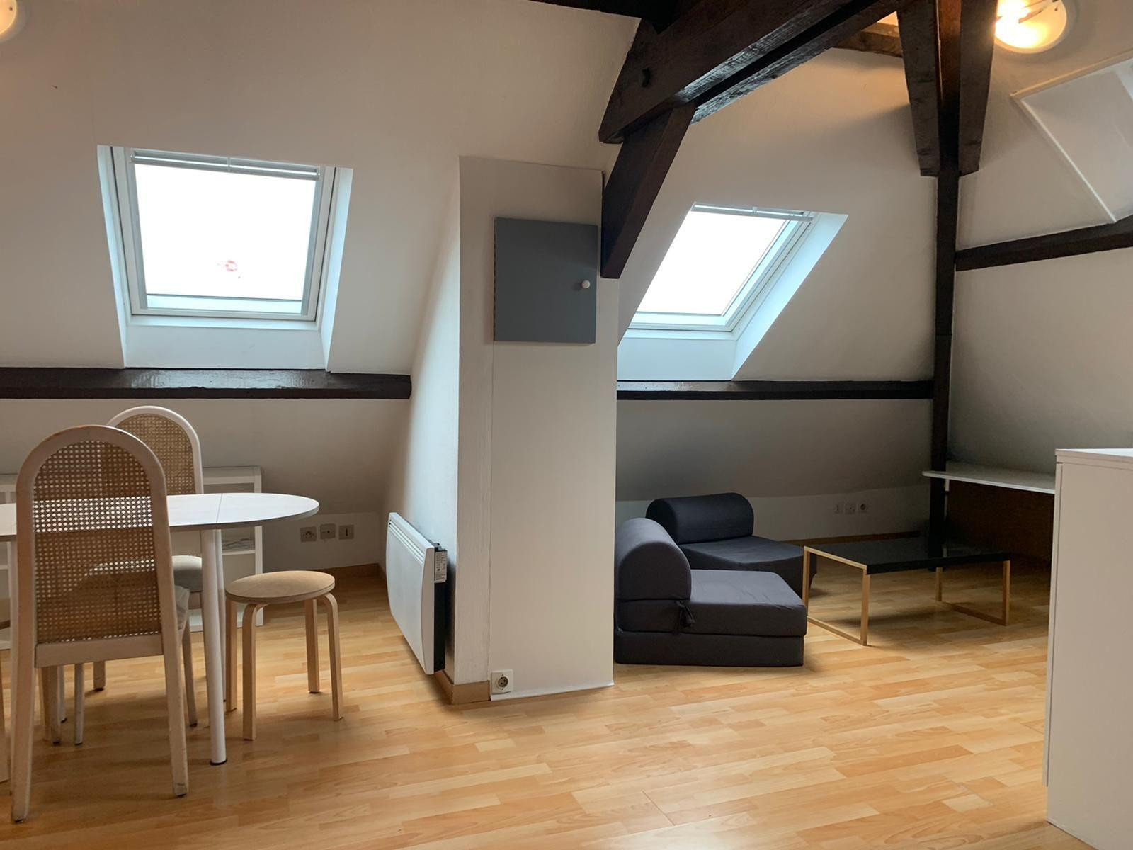 
                                                Location
                                                 Beau studio meublé 20m² (39m² au sol)