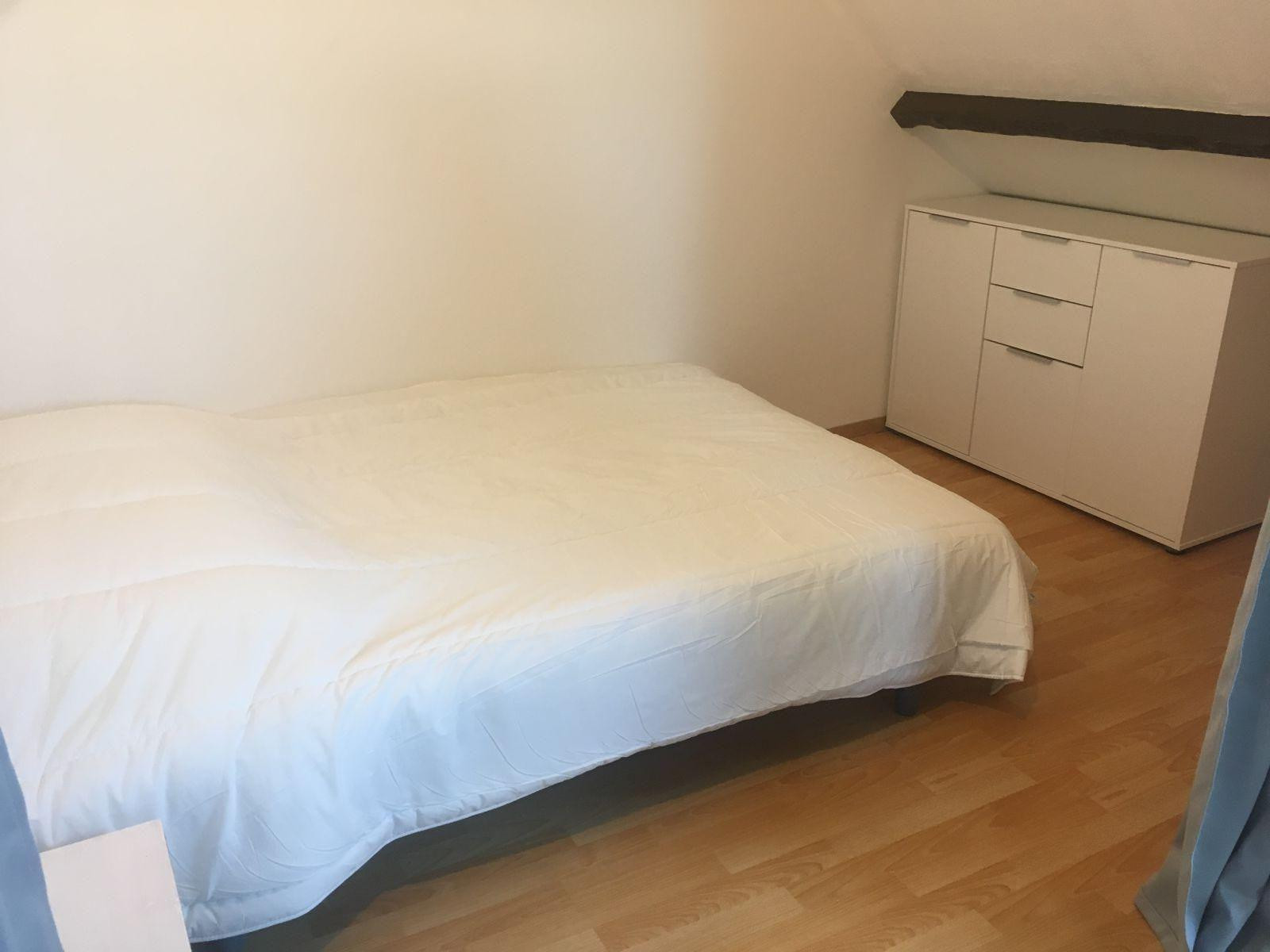 
                                                Location
                                                 Beau studio meublé 20m² (39m² au sol)