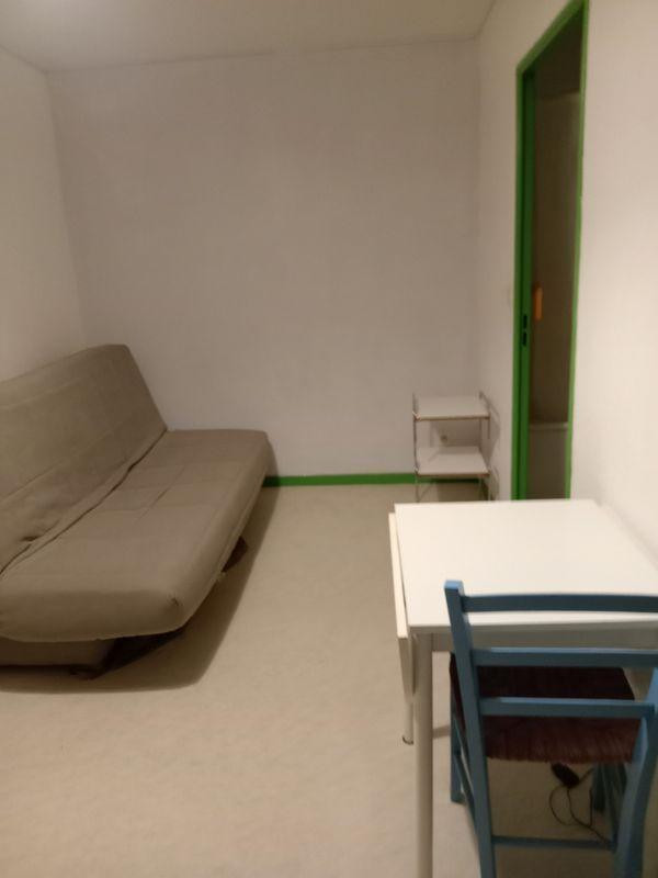 
                                                Location
                                                 Beau studio meublé 20m²