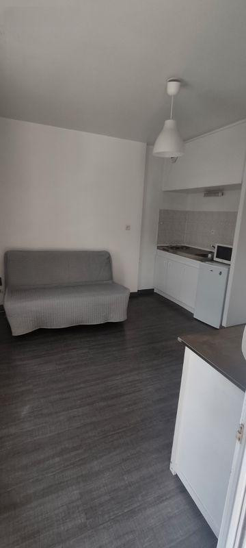 
                                                Location
                                                 Beau studio meublé 20m²