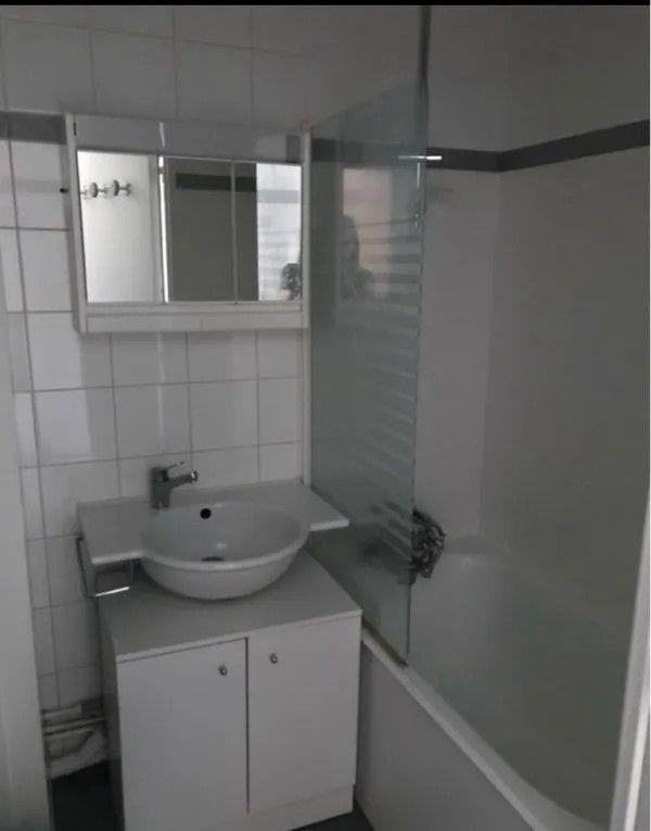 
                                                Location
                                                 Beau studio meublé 20m²