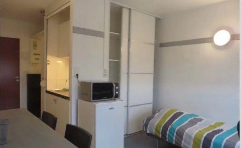 
                                                Location
                                                 Beau studio meublé 20m²