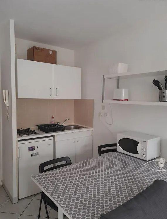 
                                                Location
                                                 Beau studio meublé 20m² dans l'hypercentre