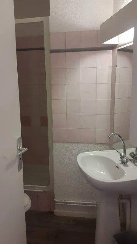
                                                Location
                                                 Beau studio meublé 20m² ensoleillé