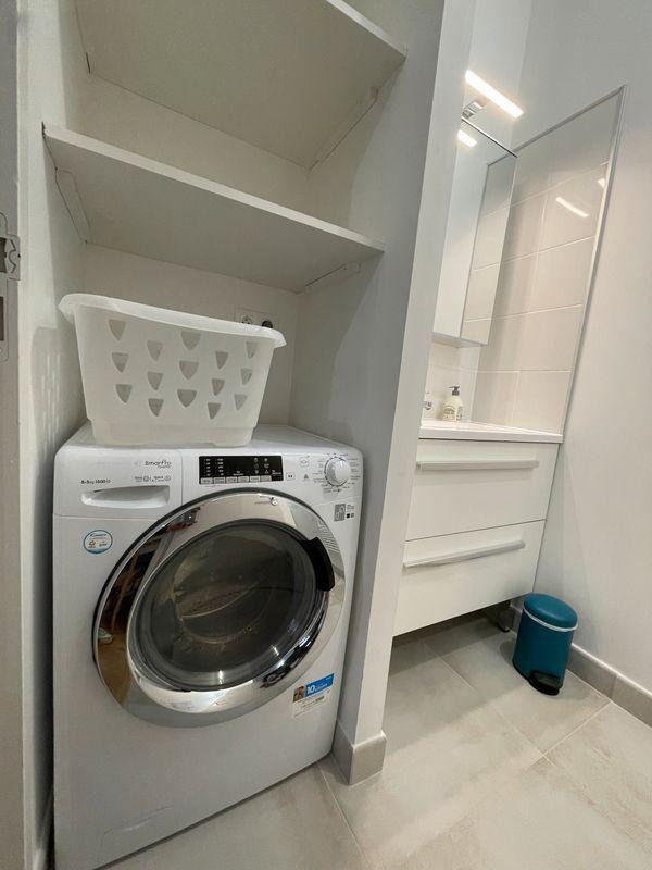 
                                                Location
                                                 Beau studio meublé 20m² lumineux