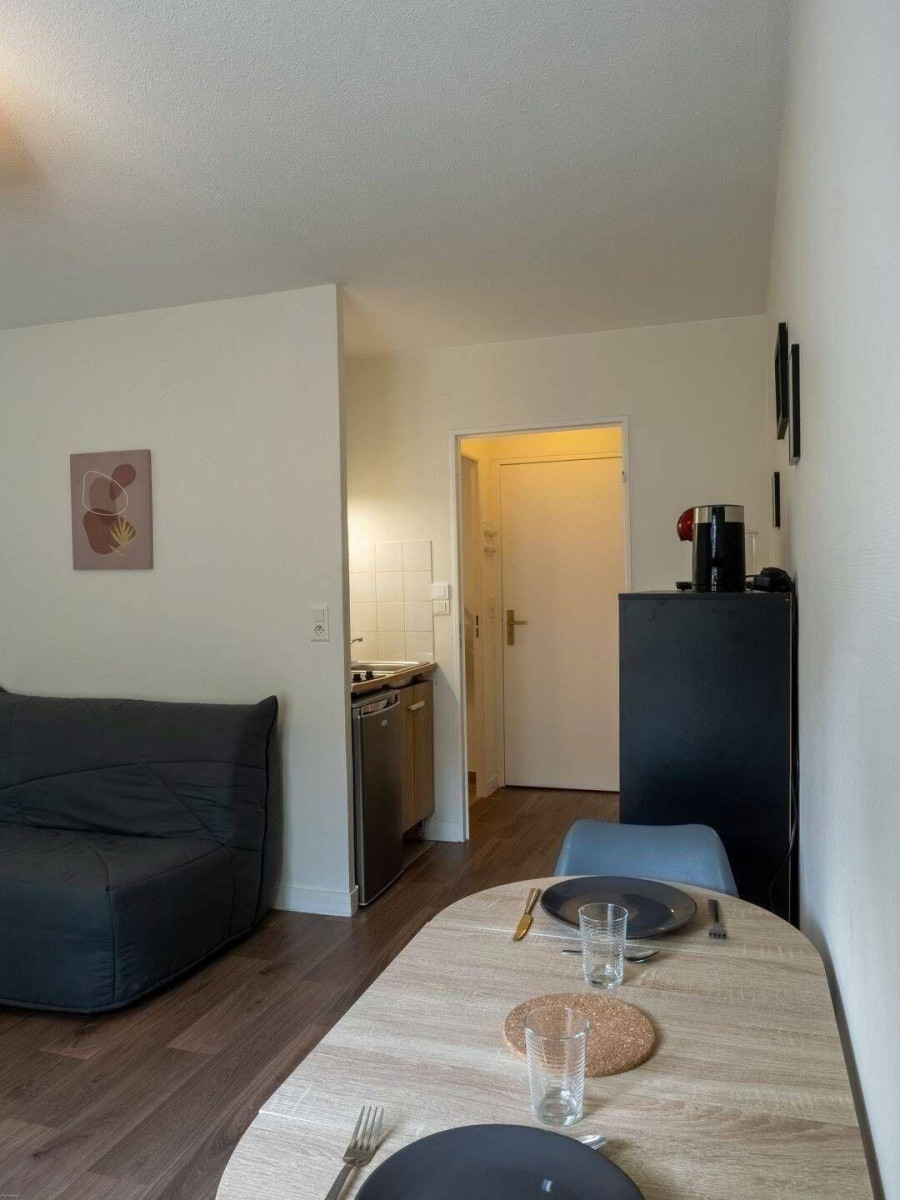 
                                                Location
                                                 Beau studio Meublé 20m²+ Parking + Local à vélo