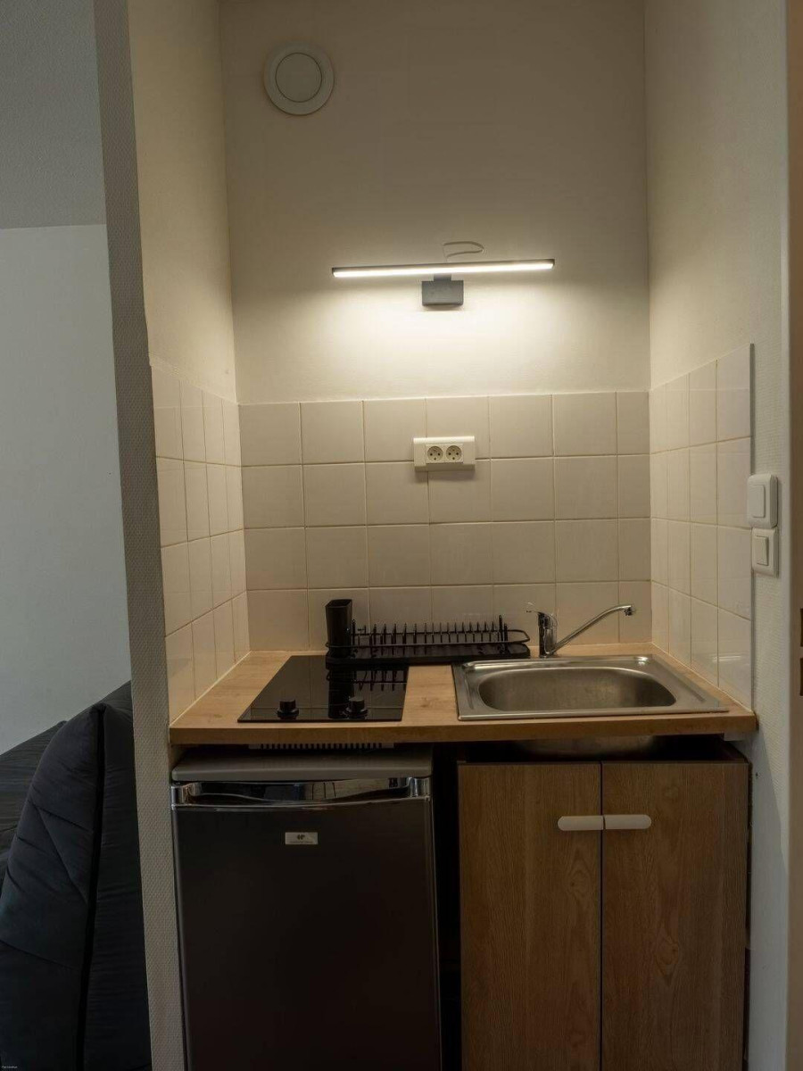 
                                                Location
                                                 Beau studio Meublé 20m²+ Parking + Local à vélo