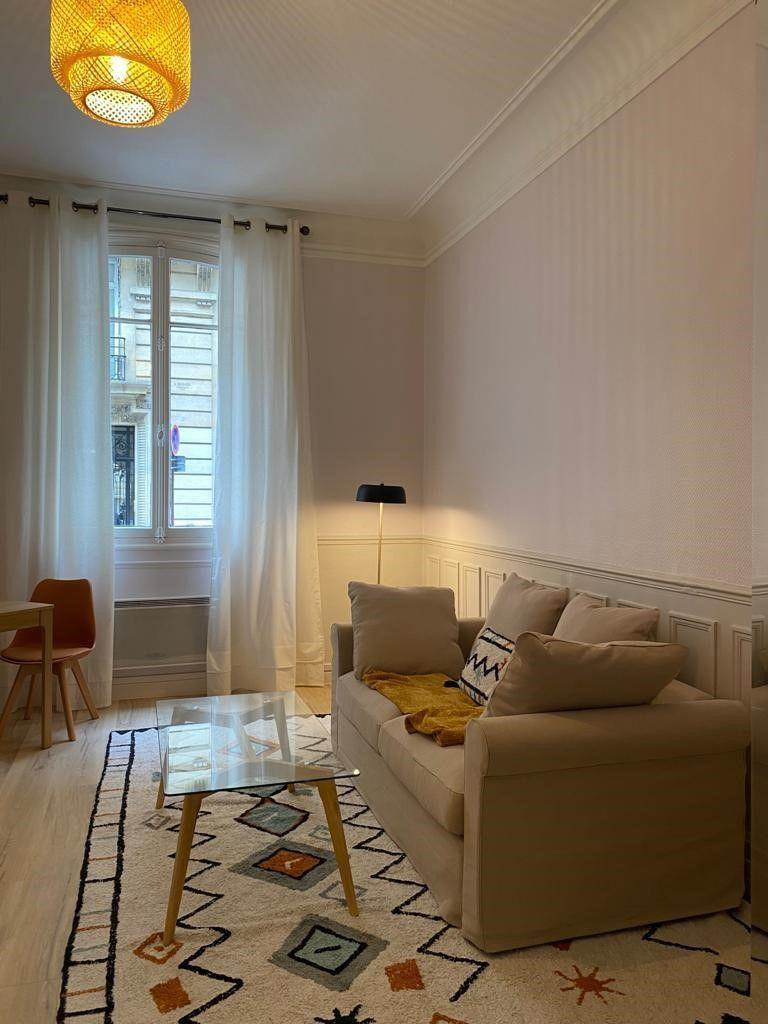 
                                                Location
                                                 Beau studio meublé 20m² proche Trocadéro