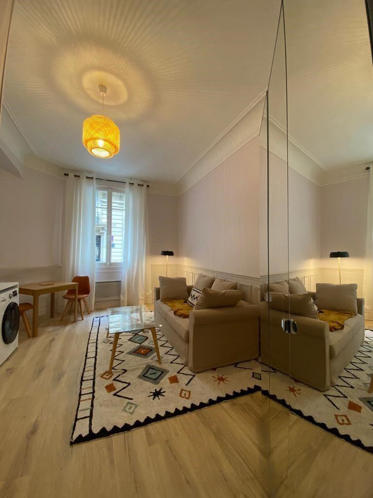 
                                                Location
                                                 Beau studio meublé 20m² proche Trocadéro