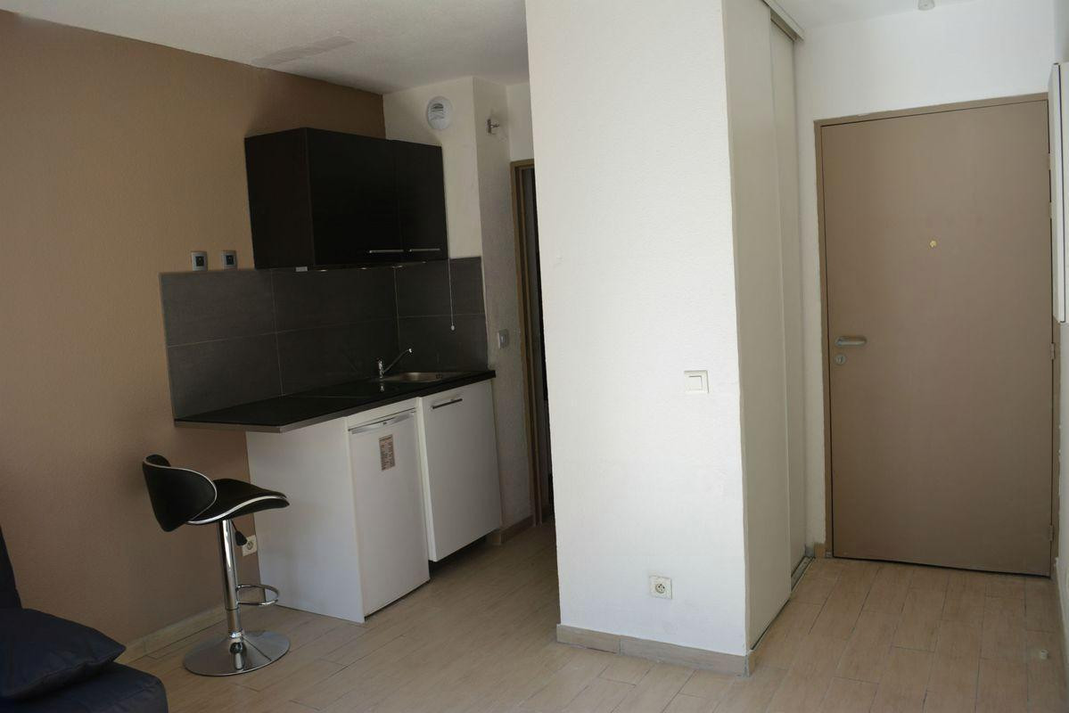 
                                                Location
                                                 Beau studio meublé 20m² REFAIT A NEUF