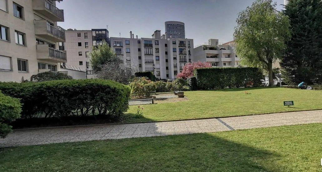 
                                                Location
                                                 Beau studio meublé 20m² refait à neuf en 2021
