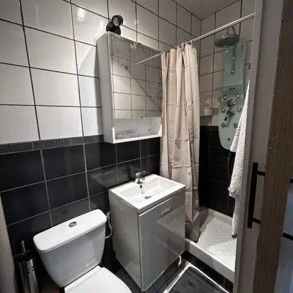 
                                                Location
                                                 Beau studio meublé 20m² refait neuf Cours Julien