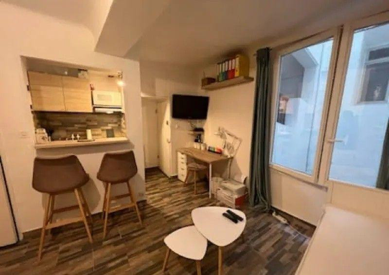 
                                                Location
                                                 Beau studio meublé 20m² rénové