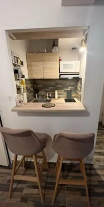 
                                                Location
                                                 Beau studio meublé 20m² rénové