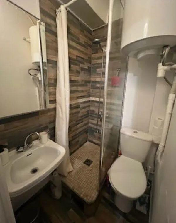 
                                                Location
                                                 Beau studio meublé 20m² rénové