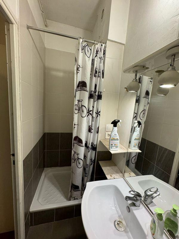 
                                                Location
                                                 Beau studio meublé 21m²