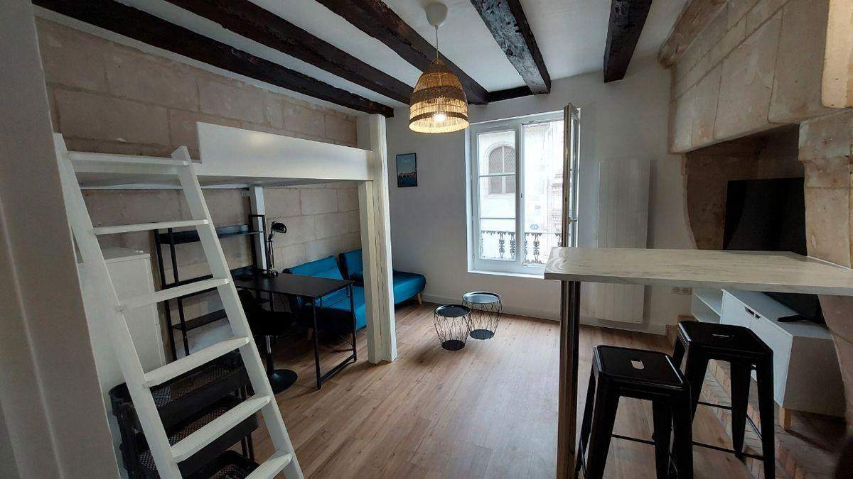 
                                                Location
                                                 Beau studio meublé 21m²