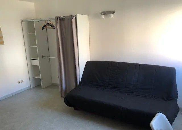 
                                                Location
                                                 Beau studio meublé 21m²