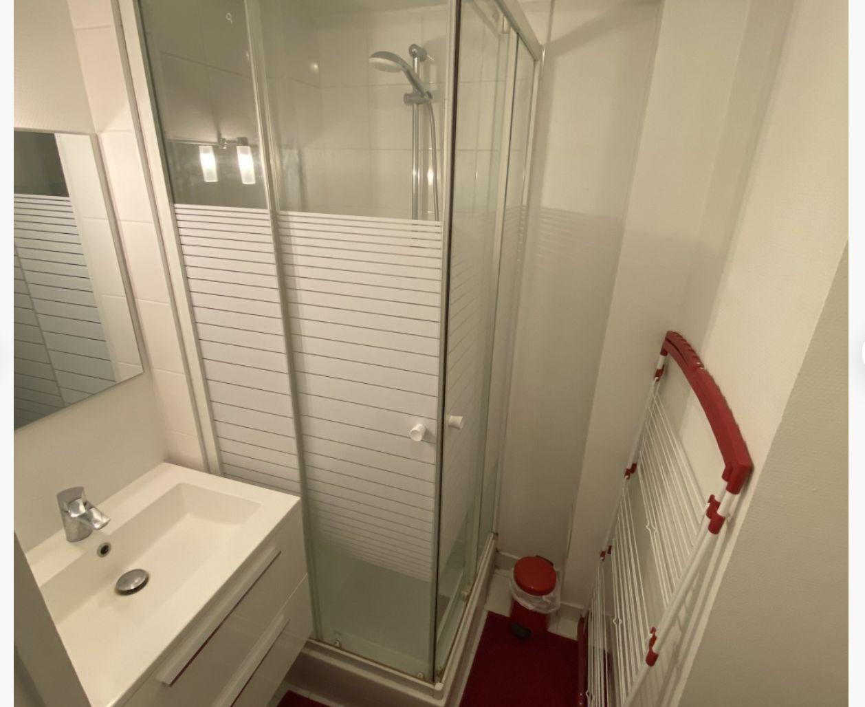 
                                                Location
                                                 Beau studio meublé 21m²