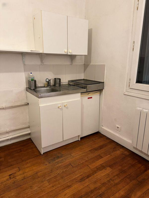 
                                                Location
                                                 Beau studio meublé 21m²