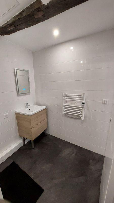 
                                                Location
                                                 Beau studio meublé 21m²