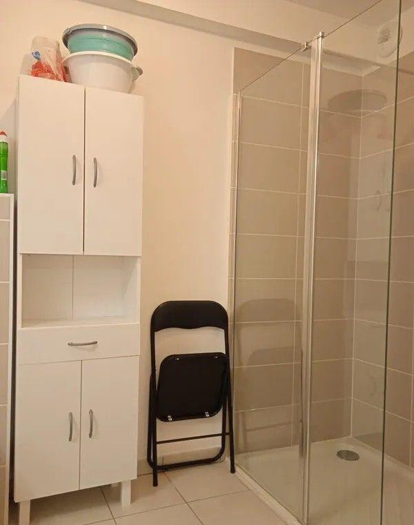 
                                                Location
                                                 Beau studio meublé 21m²