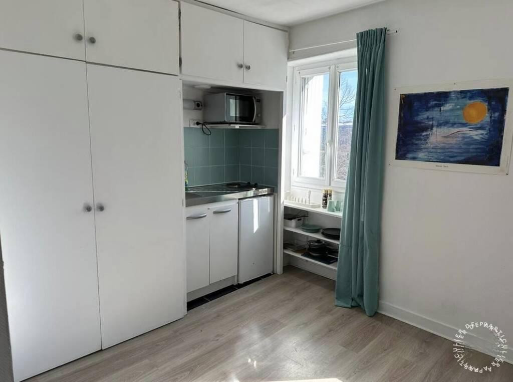 
                                                Location
                                                 Beau studio meublé 21m²